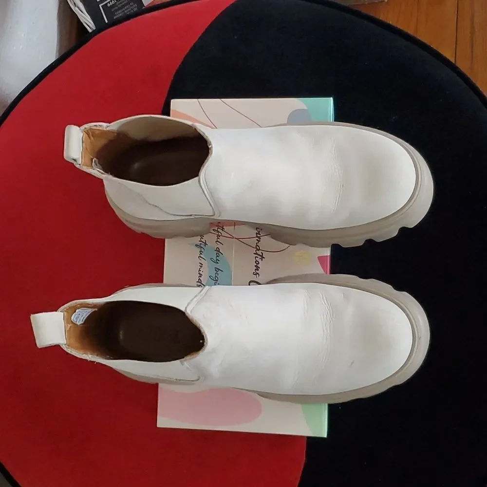 Revolve Toral Mara Boots in Igloo with Chunky Rubber Platform Size 39